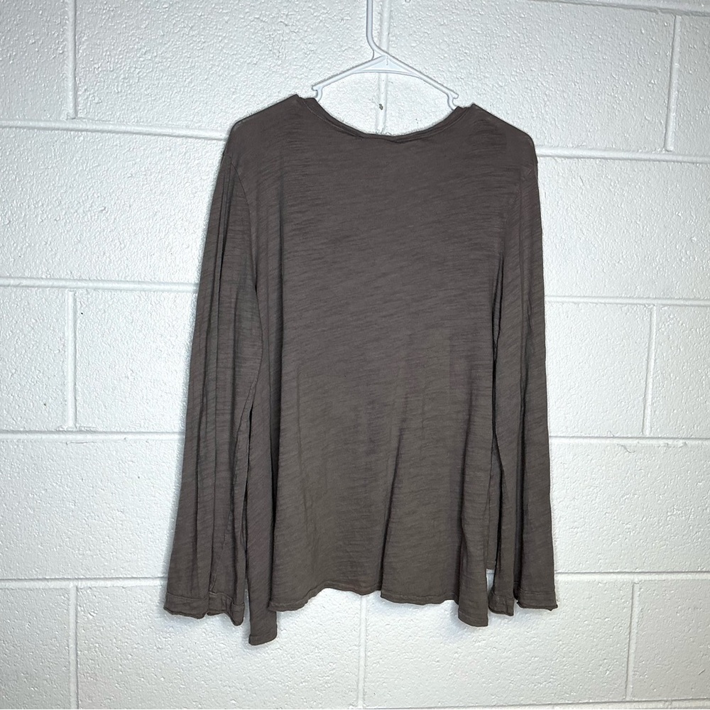 < Free People Brown Bell Sleeve High Low Oversized Top > - Picture 4 of 4
